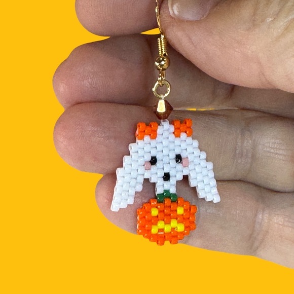 Hand crafted Small Beaded Poodle and Pumpkin Earrings for Halloween Gold Plated - Picture 3 of 6